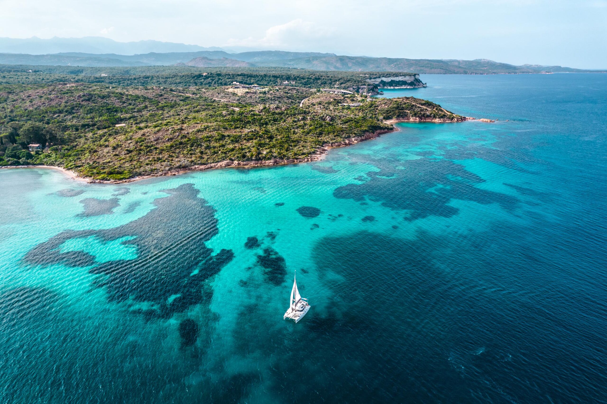 baie-santa-manza-le-site-spot-coolo-watersports-wakesurf-wakeboard-wakeskate-ski-nautique-bouée-tractée-corse-maora-beach